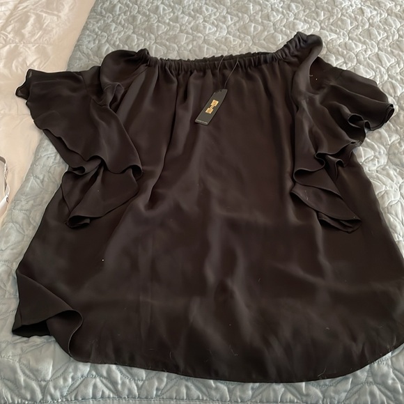 Krista black top with flutter sleeves and WT size large - Picture 7 of 9